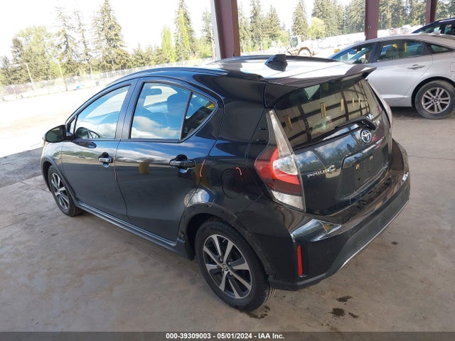 Toyota Prius C One 2018 JTDKDTB38J1617311 Image 3