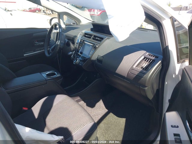 Toyota Prius V Three 2016 JTDZN3EU1GJ049069 Image 5