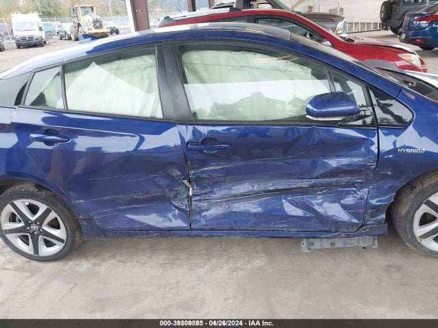 Toyota Prius Three Touring 2016 JTDKARFU6G3527702 Image 6