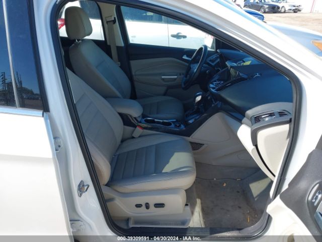 1FMCU9J93FUB94250 Ford Escape Titanium