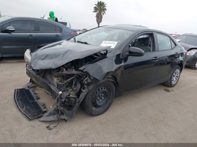 Toyota COROLLA LE 2018 5YFBURHEXJP794899 Image 2