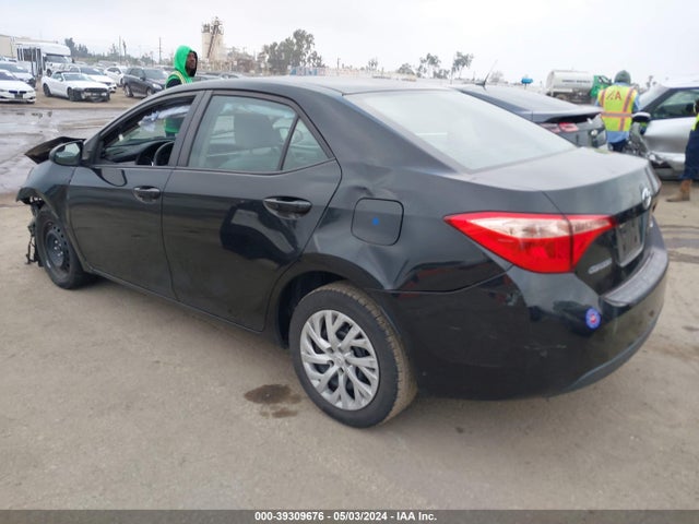 Toyota COROLLA LE 2018 5YFBURHEXJP794899 Image 3