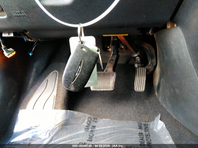 39309720 :رقم المزاد ، 1C3CCCCG5FN515400 vin ، 2015 Chrysler 200 C مزاد بيع