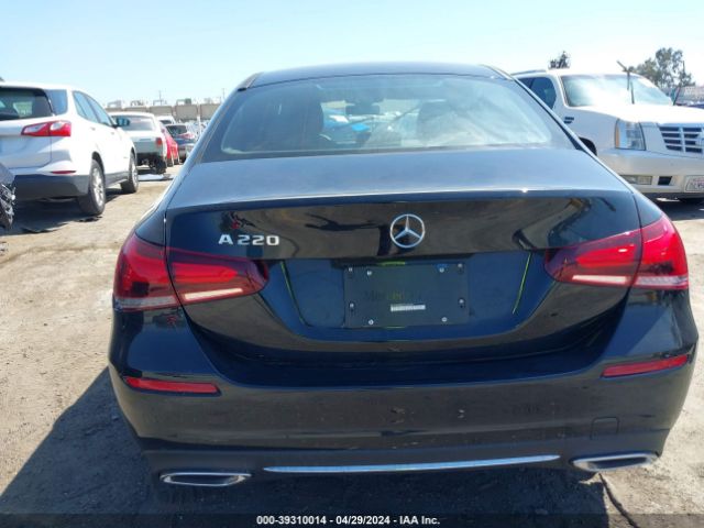 W1K3G4EB5NJ364688 Mercedes-Benz A 220