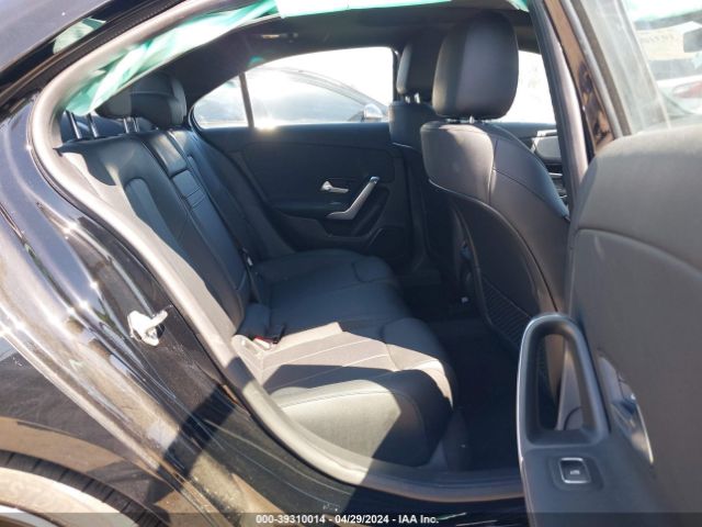 W1K3G4EB5NJ364688 Mercedes-Benz A 220