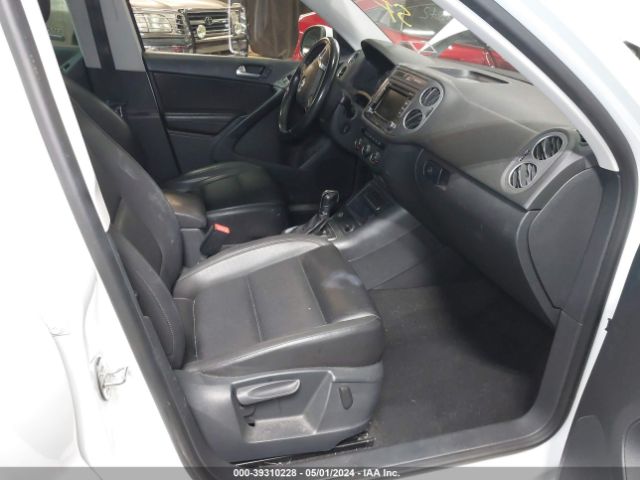 WVGAV3AX2EW574053 Volkswagen TIGUAN SE