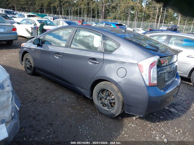 JTDKN3DU5E1786386 Toyota Prius Three