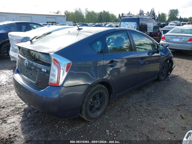 JTDKN3DU5E1786386 Toyota Prius Three