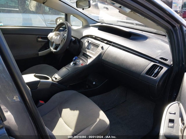 JTDKN3DU5E1786386 Toyota Prius Three