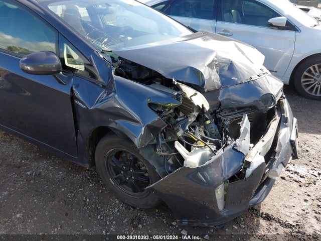 JTDKN3DU5E1786386 Toyota Prius Three