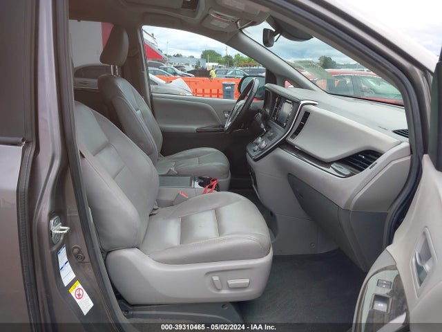 Toyota Sienna Xle 7 Passenger 2018 5TDDZ3DC3JS199427 Image 5