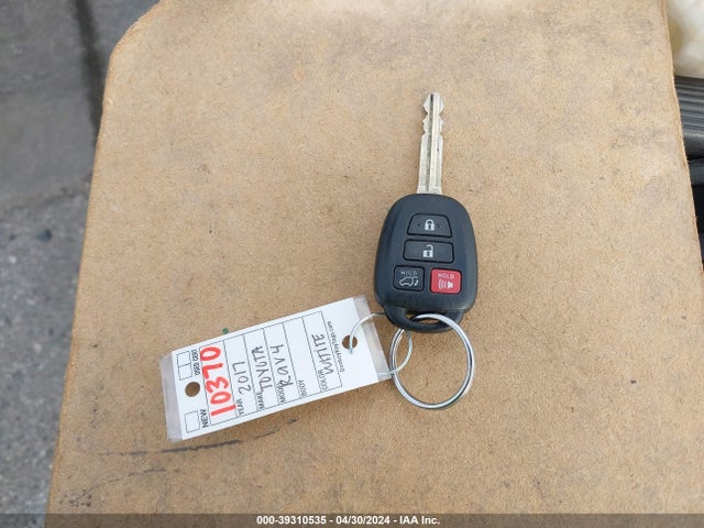 Toyota Rav4 Xle 2017 JTMWFREVXHD102136 Image 11