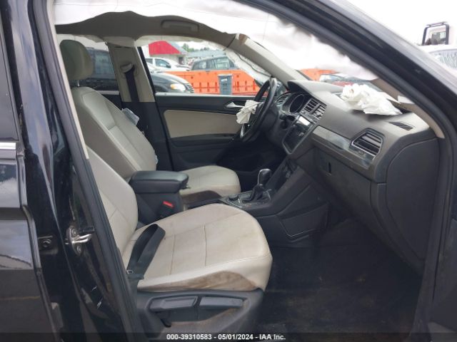 3VV2B7AXXJM125613 Volkswagen Tiguan 2.0t Se/2.0t Sel