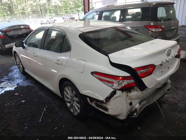 Toyota CAMRY LE 2018 JTNB11HK8J3010420 Image 3