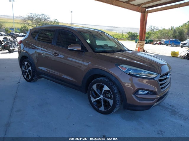 2016 KM8J33A29GU047023 main image