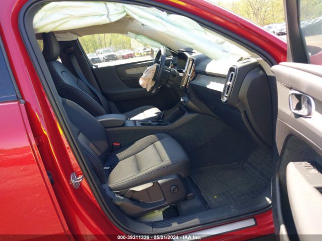 YV4L12UKXR2271261 Volvo Xc40 B5 Core Dark Theme