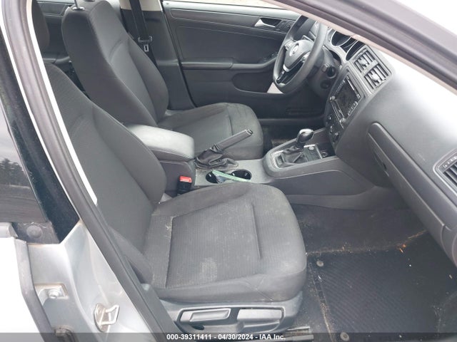 3VW2K7AJ0FM217523 Volkswagen Jetta 2.0l S