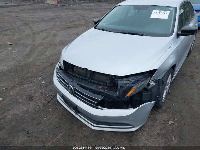 3VW2K7AJ0FM217523 Volkswagen Jetta 2.0l S