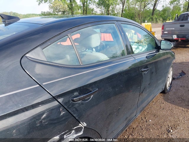 Hyundai Elantra Value Edition 2018 5NPD84LFXJH219974 Image 13