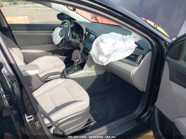 Hyundai Elantra Value Edition 2018 5NPD84LFXJH219974 Image 5