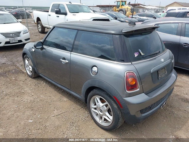 2009 MINI COOPER S WMWMF73519TW81813 Photo 2