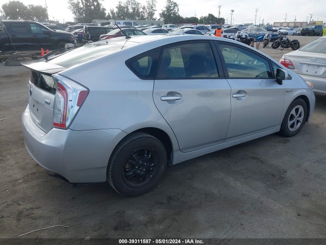 Toyota Prius Two 2014 JTDKN3DU6E0363225 Image 4