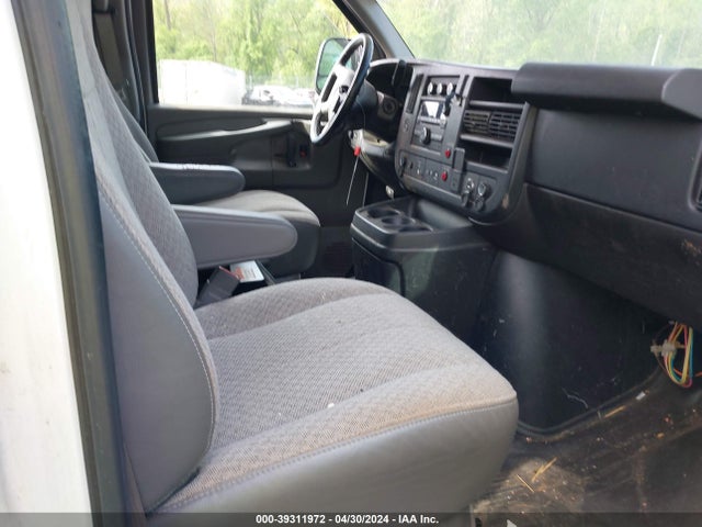 Chevrolet Express 2500 Work Van 2015 1GCWGFCF8F1159215 Image 5