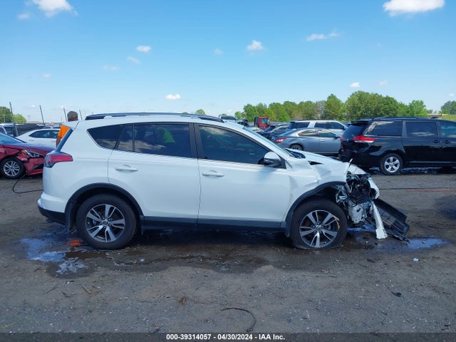 Toyota Rav4 Xle 2017 JTMWFREV8HJ129059 Image 13