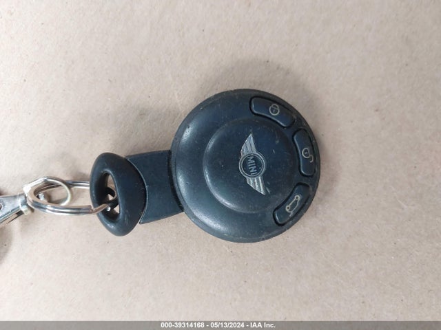 2010 MINI COOPER S WMWMF7C58ATX44183 Photo 10