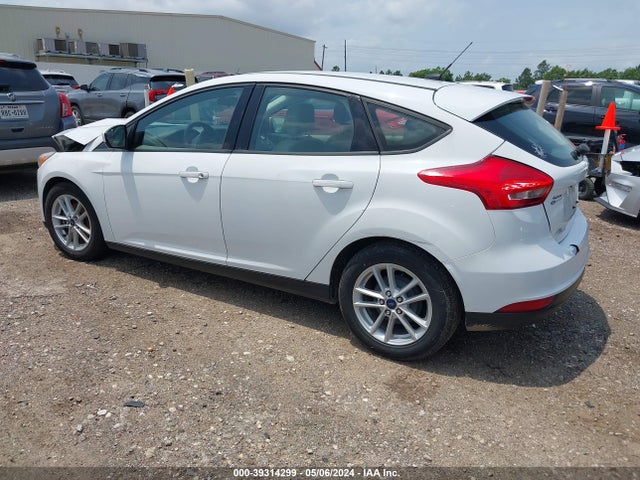 Ford FOCUS SE 2018 1FADP3K25JL269114 Image 3