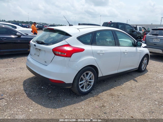 Ford FOCUS SE 2018 1FADP3K25JL269114 Image 4