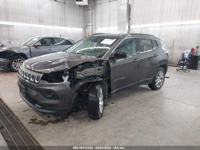 3C4NJDFB8NT126149 Jeep Compass Latitude Lux 4x4