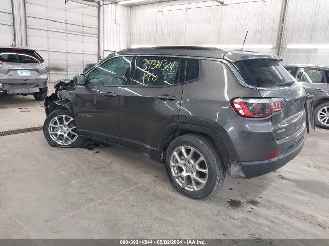 3C4NJDFB8NT126149 Jeep Compass Latitude Lux 4x4