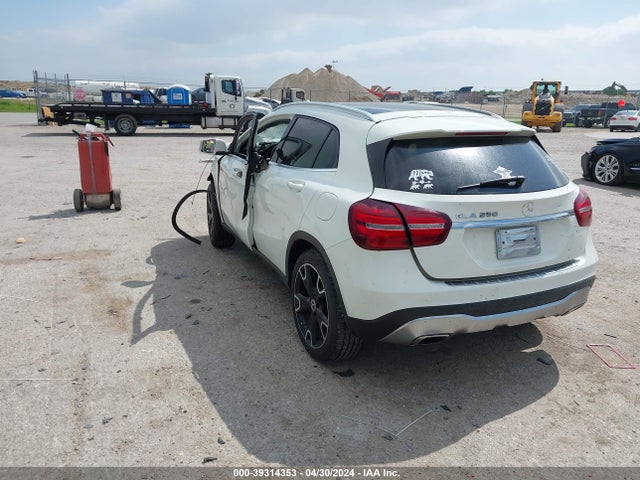 Mercedes-Benz GLA 250 2018 WDCTG4EB7JJ397285 Image 3
