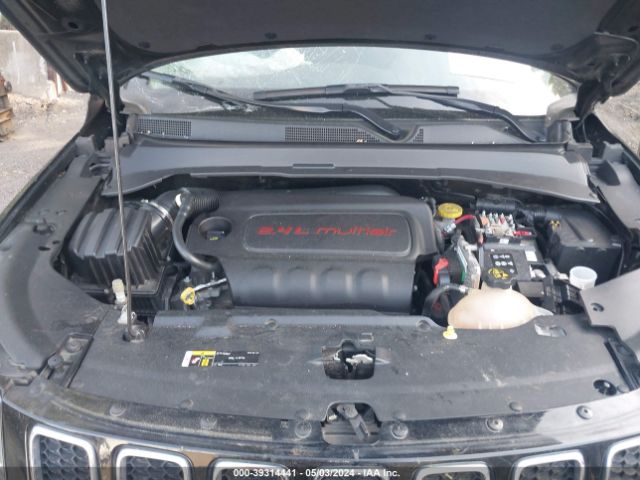 3C4NJCBB4JT356216 Jeep Compass Latitude Fwd