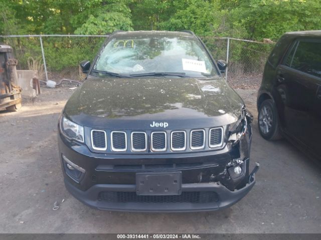 3C4NJCBB4JT356216 Jeep Compass Latitude Fwd