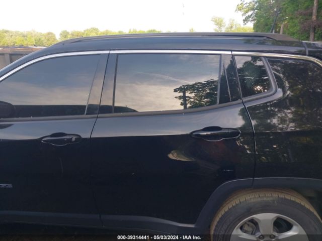 3C4NJCBB4JT356216 Jeep Compass Latitude Fwd