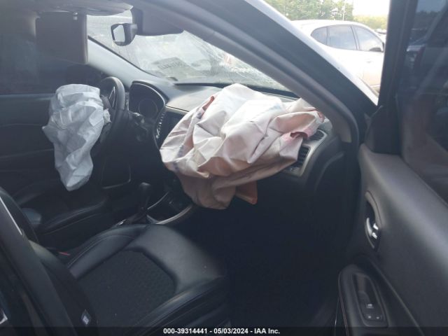 3C4NJCBB4JT356216 Jeep Compass Latitude Fwd