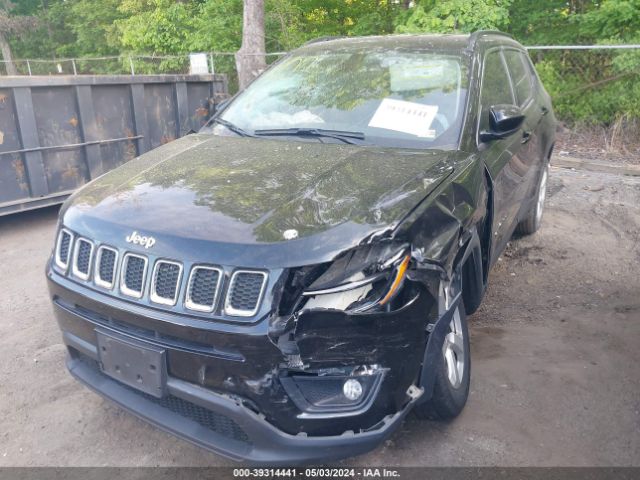 3C4NJCBB4JT356216 Jeep Compass Latitude Fwd