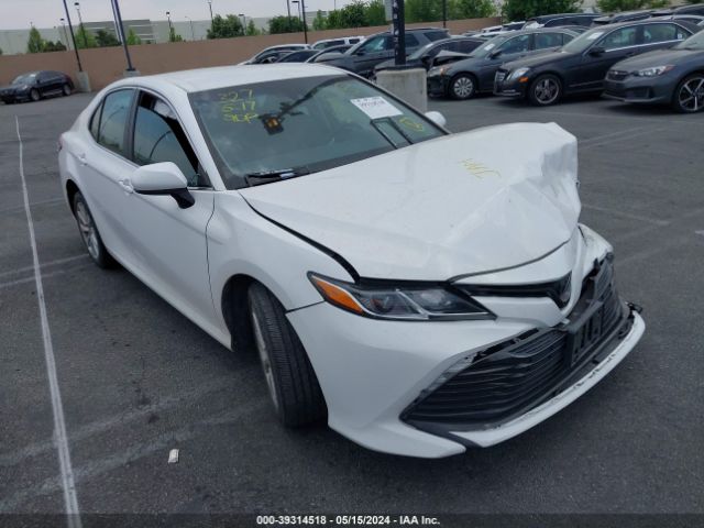 2018 Toyota Camry Le მანქანა იყიდება აუქციონზე, vin: 4T1B11HK5JU018663, აუქციონის ნომერი: 39314518