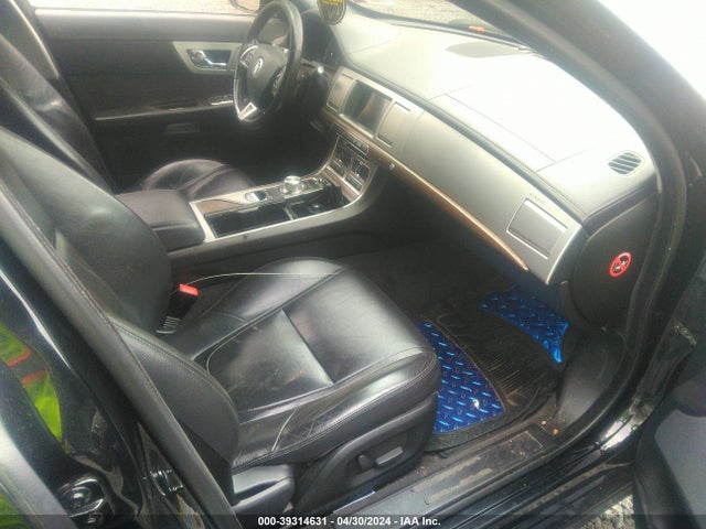 2012 JAGUAR XF SAJWA0FBXCLS58529 Photo 4