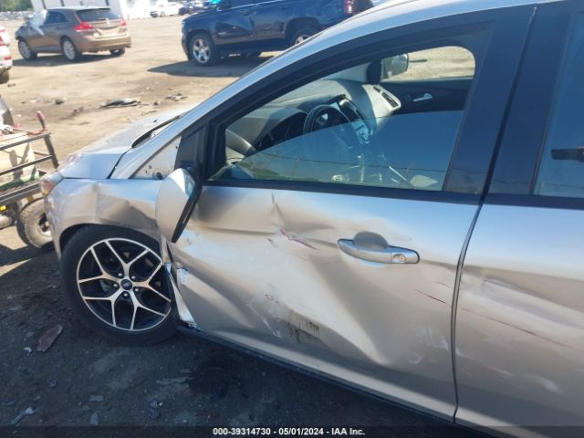 1FADP3H29JL275957 Ford FOCUS SEL