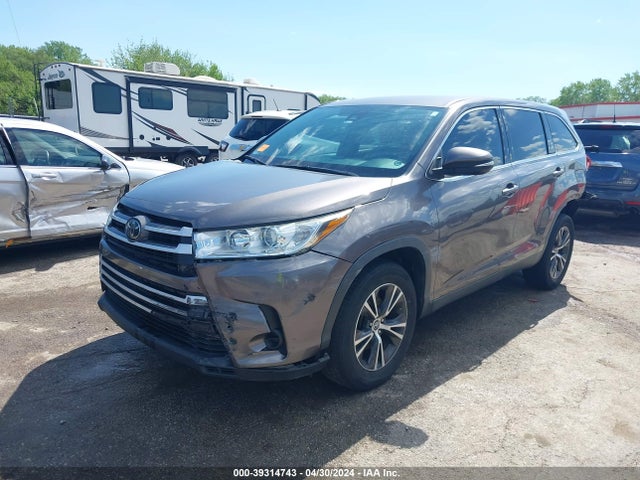 Toyota Highlander Le 2019 5TDZARFH9KS042382 Image 2