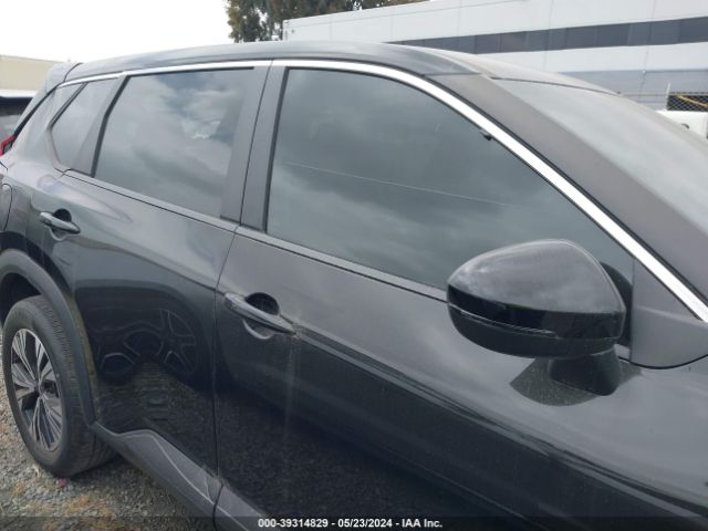 5N1BT3BA7NC681945 Nissan Rogue Sv Fwd