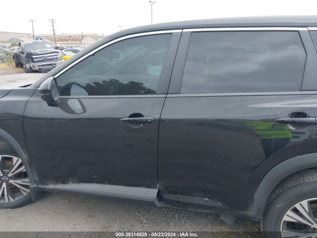 5N1BT3BA7NC681945 Nissan Rogue Sv Fwd