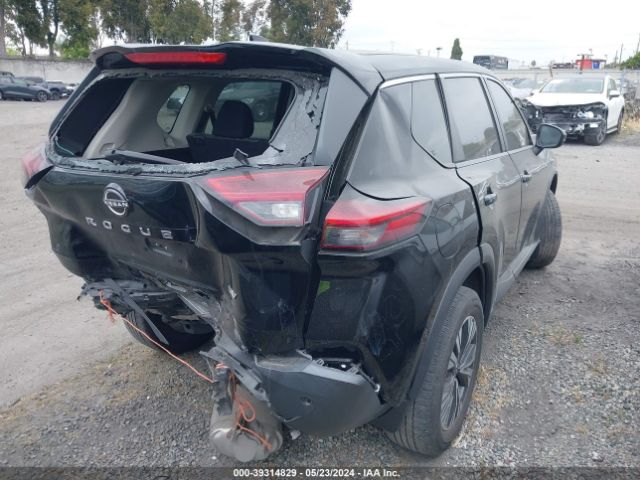 5N1BT3BA7NC681945 Nissan Rogue Sv Fwd