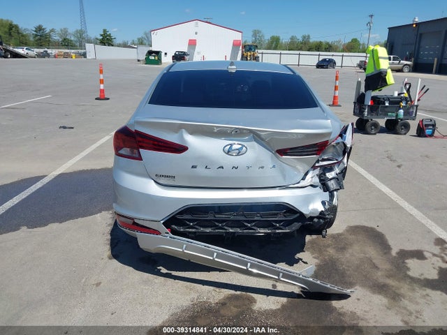 Hyundai ELANTRA SEL 2019 5NPD84LFXKH410635 Image 17