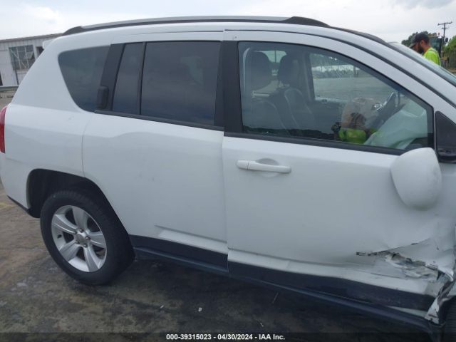 1C4NJDEB9GD687308 Jeep Compass Latitude