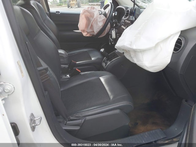 1C4NJDEB9GD687308 Jeep Compass Latitude