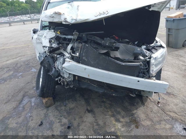 1C4NJDEB9GD687308 Jeep Compass Latitude